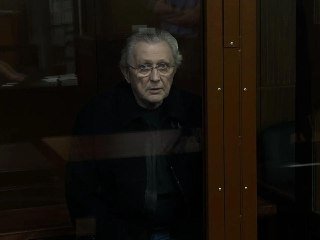 ⚡️Илью Трабера отправили в СИЗО по делу об убийстве «хозяина Выборга» Александра Петрова. Вместе с бизнесменом арестовали предполагаемого киллераБасманный суд заключил под стражу авторитетного предпринимателя Илью Трабера, которого силовики задержали утром