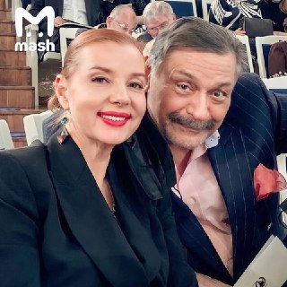 Актёр Дмитрий Назаров а.к.а шеф из "Кухни" планирует вернуться в Россию после трёх лет в эмиграции во Франции. Причина — финансовые проблемы, из-за которых уже пришлось продать одну из квартир в Каннах.По нашей информации, 68-летний артист и его 59-летняя 