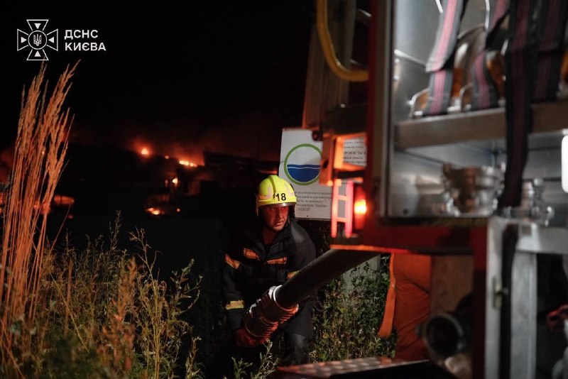 В ДСНС показали перші наслідки атаки на Київ та Київщину