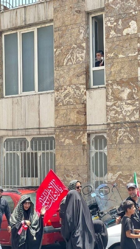 🔴 אתמול, מישהו שפך מים על האבלים עם מקלחת אמבט הדם שלהם כדי לקרר אותם