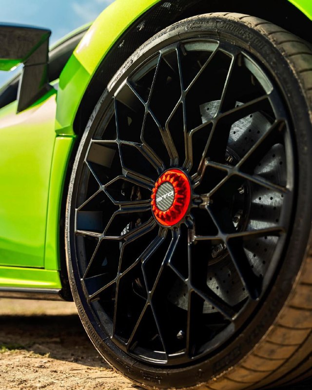 Lamborghini Huracán STO 4