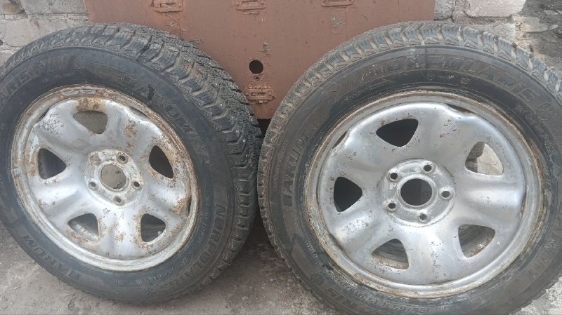 Описание: продам два колеса на авто волга газ 3110 r15 195/65 (диски с зимней резиной в сборе). всё... - фотография - 1