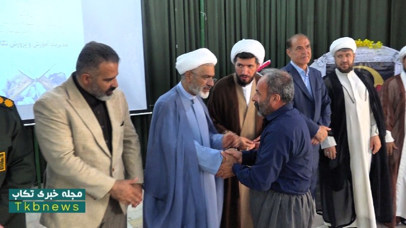 مجله خبری تکاب: 💢تکریم پدر شهید والا مقام اهل سنت جنگ رمضان در تکاب🔸با حضورحجت الاسلام محمد میرزایی نماینده مردم شهرستانهای تکاب و شاهین