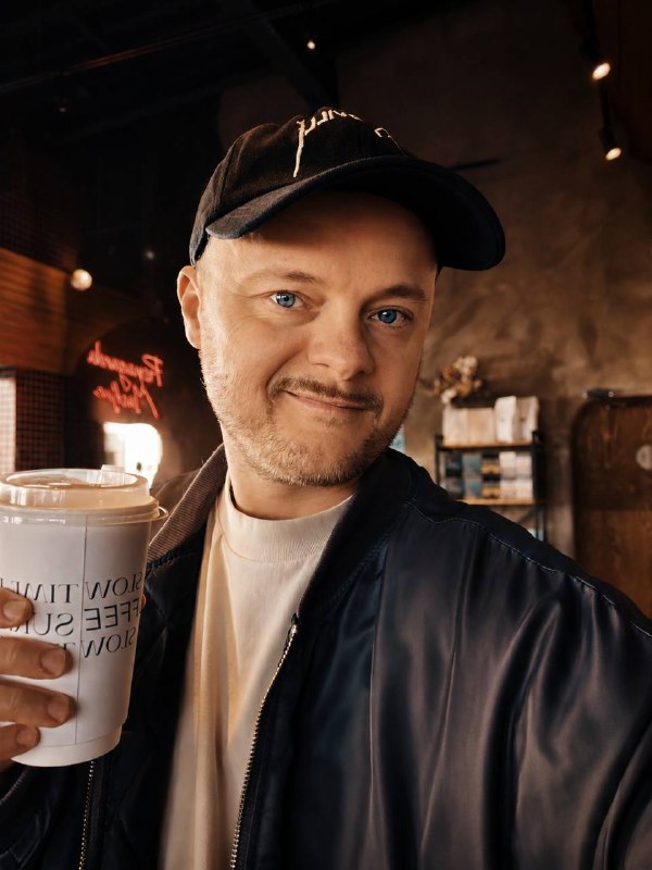 Сервис в 2026 году. Люблю кофейную сеть Surf Coffee. Входит в мой топ-5 точно. Классный стиль, хорошее кофе, каждая точка немного своя и при этом в... - изображение 1 - это, лицензия, сёрфера