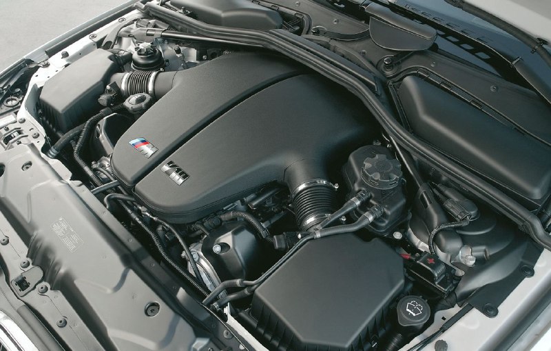 По-настоящему легендарный факт: BMW M5 E60 в 2004 году стал первым в мире серийным спортивным седано 2