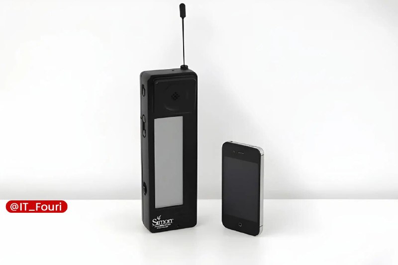 فناوری فوری📡: ۳۲ سال از عرضه اولین گوشی هوشمند دنیا گذشت🔹دستگاه IBM Simon Personal Communicator که در ۲۵ مرداد ۱۳۷۳ توسط IBM و اپراتور