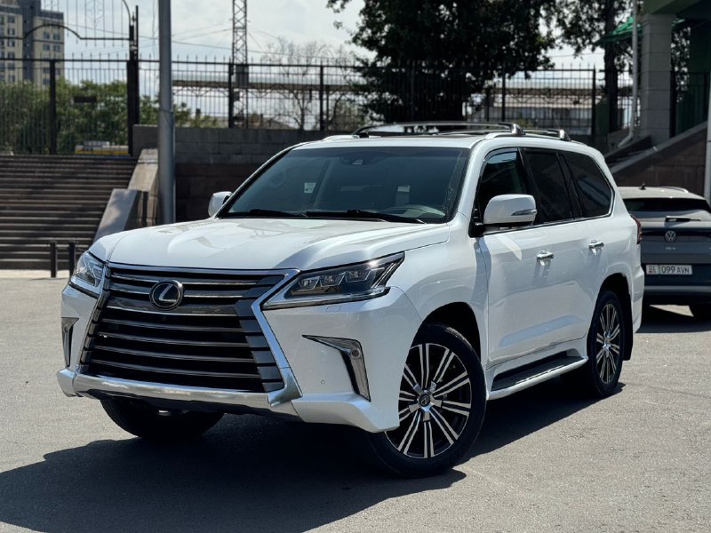 Lexus 570 2021