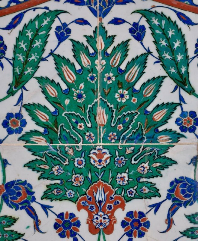 farsh_nevesht: لاله سرخگاهی در میان آثار هنری همسایگان ایران، با تزییناتی مواجه میشوم که تماشای آنها برایم لذتی خاص دارد؛ آثاری که گا