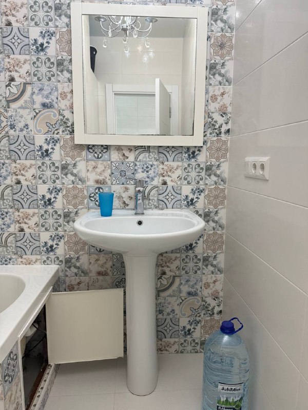 Продам умывальник с сантехникой и зеркалом за 50 лар — фото 1