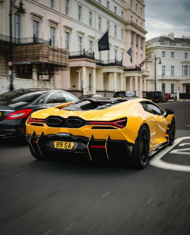 Lamborghini Revuelto 2