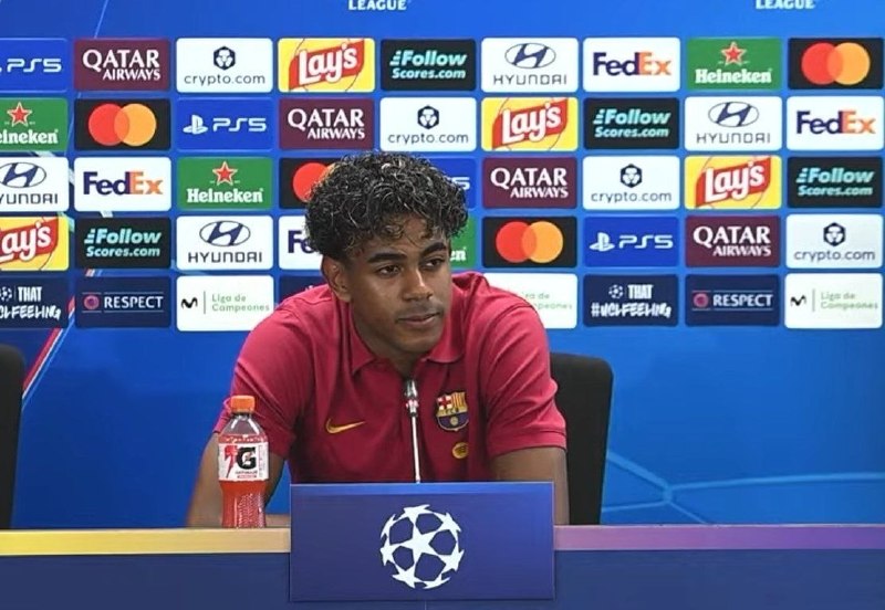 رئال مادرید | Real Madrid: 🟢دمبله تو را جزو چهار نفر برتر مورد علاقه‌اش برای توپ طلا قرار نداد؟🎙لامین یامالمگر او با کیلیان دوست نیست؟ (می‌خندد)، د