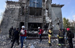 🗓 Россиянам хотят запретить пауэрбанки в самолетах, во Владикавказе прогремел взрыв, Иран передаст США «ядерную пыль». Что произошло к утру 17 апреля — в подборке «Новой-Европа»:🔷 Один человек погиб и восемь пострадали в результате вчерашнего российского у