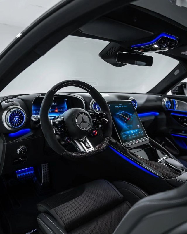 2024 AMG GT 63 4.0-L V8 BITURBO 4MATIC+ 0-100 km/h 3.2 sec 7