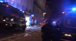 🇫🇷 In the city of Rennes in France, where the clashes continue, law enforcement officers are focused on fireworks.