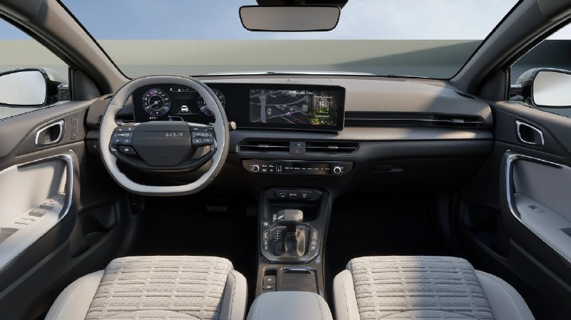 Kia показала обновленный кросс-хэтчбек XCeed 3