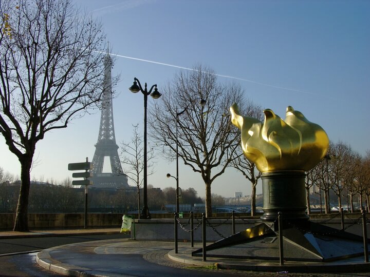 【法國-巴黎】美國給法國的紀念品，緬懷著24年前的今天逝去的黛安娜王妃