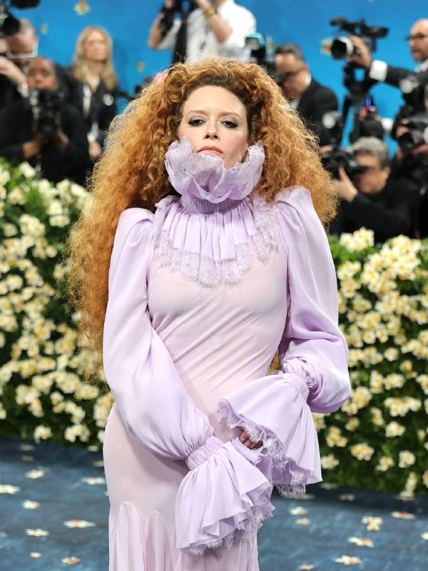 Волосы, которым стоит уделить вниманиеВолосы, которым стоит уделить внимание