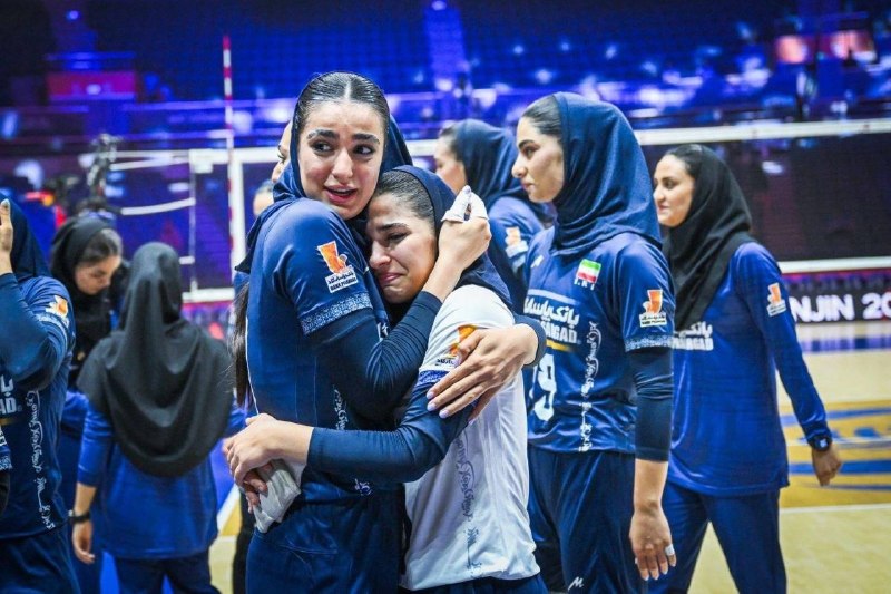 خبرورزشی: 🏐 سلام دختران ایران به نیمه‌نهایی ☑️ تیم ملی والیبال زنان ایران با عبور از اندونزی، برای نخستین بار به جمع چهار تیم برتر
