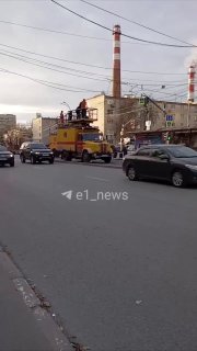 החשמליות הותקנו על בטון מזוין. בקומסומולסקאיה נשברו החוטים. שירותי החירום כבר נמצאים במקום כעת. אנחנו תמיד…
