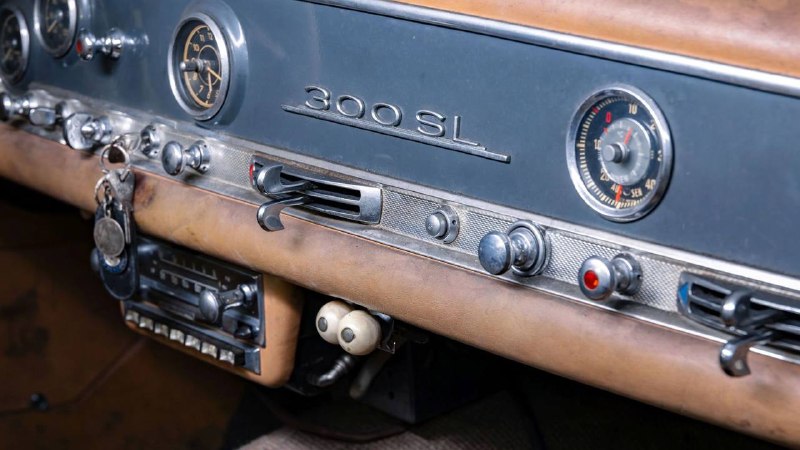 Ржавый Mercedes-Benz 300 SL 1956 года ушёл с аукциона за рекордные 5 МИЛЛИОНОВ долларов. 4