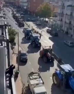 מחאת החקלאים האיטלקים יצאה לרחובות! חקלאים, חוואים ופעילי תעשיית הדיג האיטלקית דורשים מהממשלה צעדי תמיכה מי…