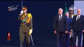 נוכחות איגור סרגינקו, יו"ר בית הנבחרים של בלארוס, ופמלייתו במוסלה של טהראן כדי להשתתף בטקס חלוקת הכבוד לגופ…