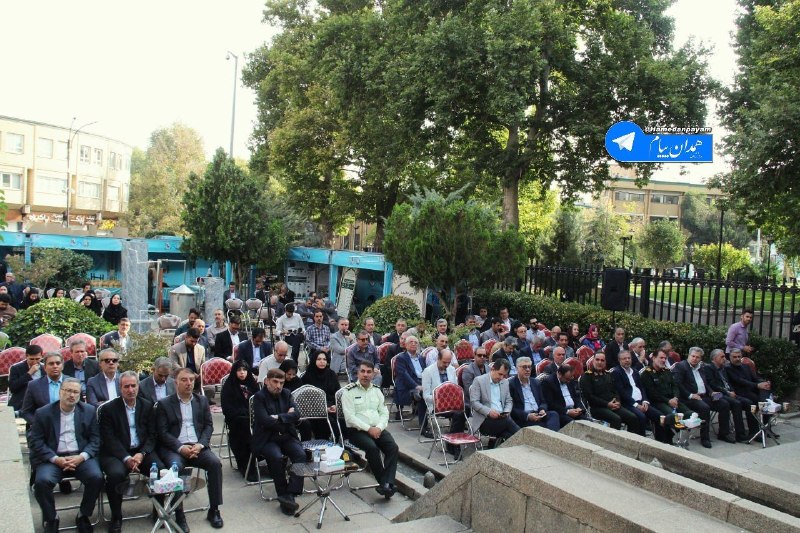 همدان پيام: 🔶️گرامیداشت روز همدان و روز پزشک در آرامگاه بوعلی سینا🔻عکس از همدان پیام@hamedanpayam➖➖➖همراهتان هستیم🔶️گرامیداشت روز هم