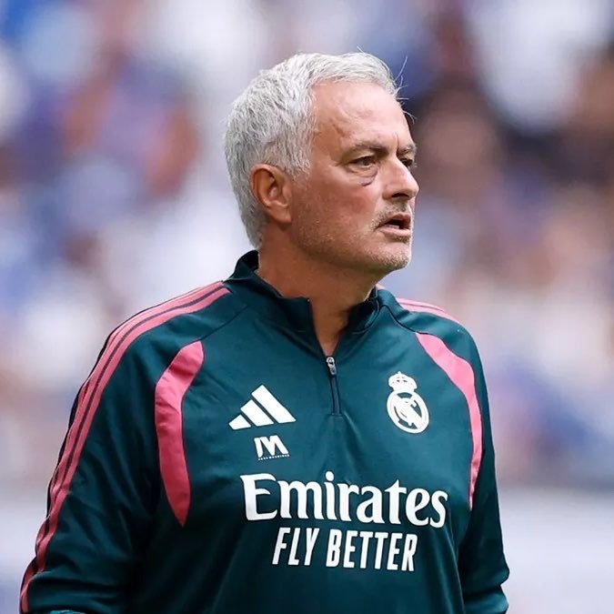 رئال مادرید | Real Madrid: 🎙دیومانده:"مورینیو شخصیت خیلی قویای داره، و این برامون خوبه، چون وقتی جوونی، بعضی وقتا یهکم حواست پرت میشه و تمرکزتو ا