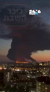 🇮🇱 Russia: An oil tanker catches fire in the port of Sochi after a Ukrainian attack According to reports from Russia, an oil tanker caught fire in the port of Sochi following a Ukrainian attack in the area. News: Shabbat Square news.