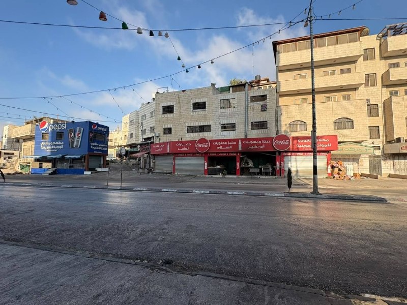 الاحتلال يغلق محلات تجارية في حوارة جنوب نابلس