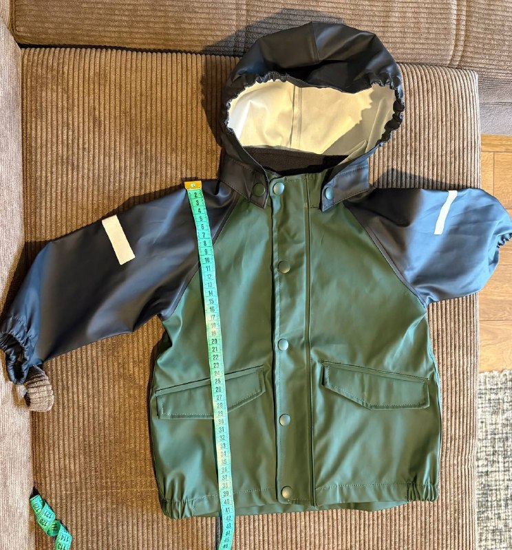 Куртка водонепроницаемая (дождевик) H&M.