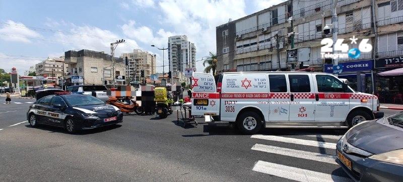 🇮🇱 הוד השרון: לאחר ביצוע בדיקות רפואיות, חובשים ופרמדיקים של מד"א נאלצו לקבוע את מותו של בן ה-80 שנפגע מר…