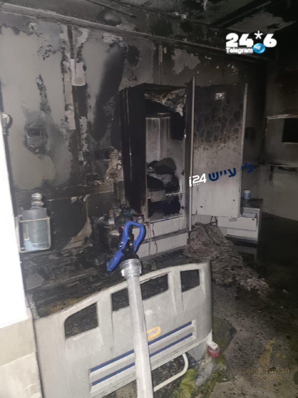 🇮🇱 שריפה בבית אבות בבני ברק: כ-40 דיירים פונו מהמבנה - שניים במצב קשה. האש פרצה בדירה בקומה הראשונה בבית האבות ״משכנות ותיקים״. שישה דיירים חולצו מהדירה הבוערת ופונו לבתי חולים: שניים במצב קשה, שלושה בינוני ואחד קל. כ-20 דיירים נוספים מטופלים במקום ומצבם קל. נסיבות השריפה בבדיקה. לי עייש- משטרה ופלילים i24.