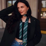 Роза на кладбище 🥀