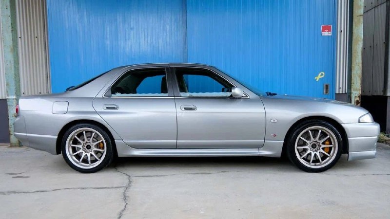 В Японии за 6 миллионов рублей продают редчайший седан Nissan Skyline GT-R R33. 3