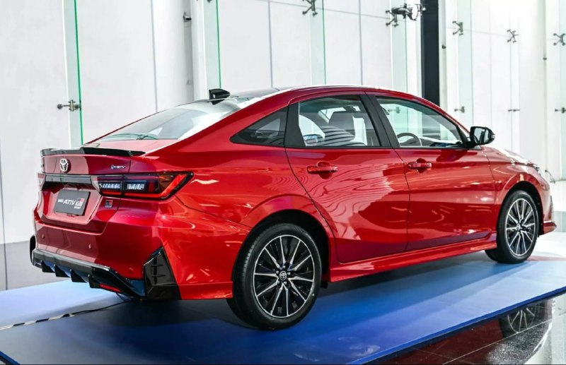 Toyota представила компактный седан Yaris GR Sport 2