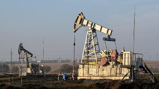Reuters: Россия начала импортировать бензин из Индии — крупнейшего покупателя своей же нефтиРоссия из-за дефицита топлива начала импортировать по морю бензин из Индии, пишет Reuters со ссылкой на источники в отрасли. Один из собеседников агентства рассказа