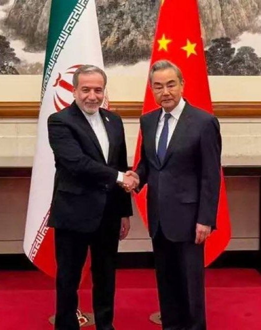 🇨🇳🇺🇸🇮🇷 שר החוץ של סין: אנחנו מחפשים תיווך במלחמה בין איראן לאמריקה