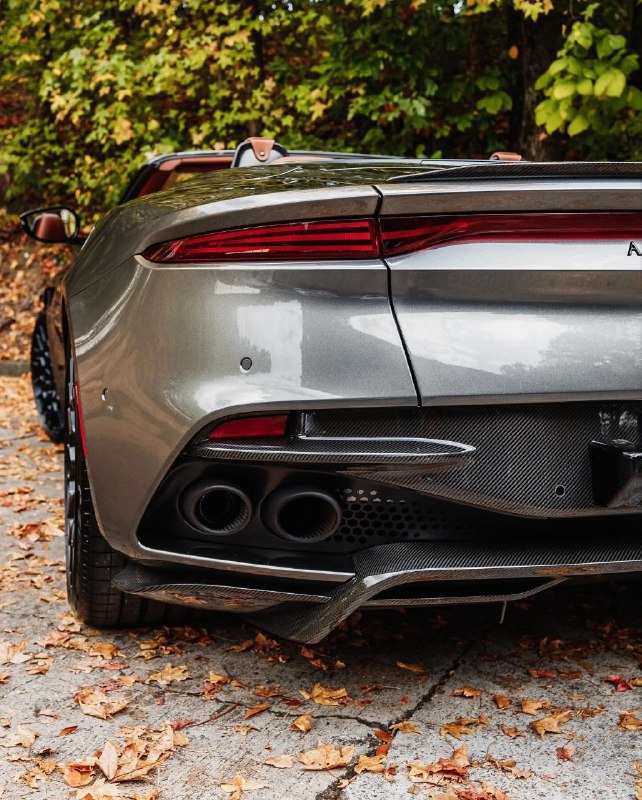 Aston Martin DBS 770 Ultimate Volante. 1 из 199. 3