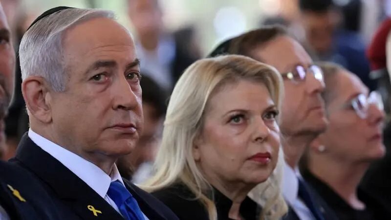 🔸 מאחורי הקלעים של המחלוקת בין נתניהו ורעייתו על האחריות לכישלון ה-7 באוקטובר