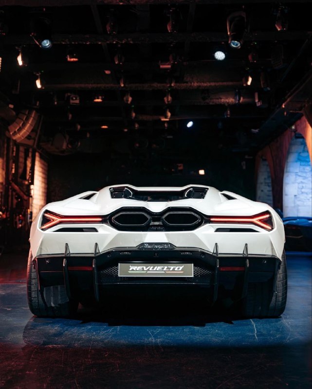 Lamborghini Revuelto 2