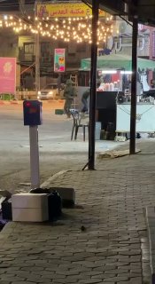 כוח רגלי של צבא הכיבוש מסתער על אזור סיבוב הקולנוע בעיר ג'נין.