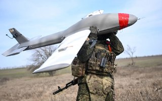 Российский бизнес в 6,6 раза нарастил закупки систем защиты от дроновОбъем публичных закупок средств защиты от беспилотников коммерческими компаниями в первом полугодии 2026 года достиг 441,3 млн рублей. Это в 6,6 раза больше, чем за тот же период прошлого