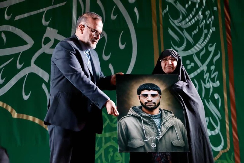 کرمان نو: 🔸در آستانه سالروز بازگشت آزادگان و گرامیداشت شهدای غواص؛🔸رونمایی از اِلمان‌های شهدای غواص در کرمان🔸شهردار کرمان از رونما
