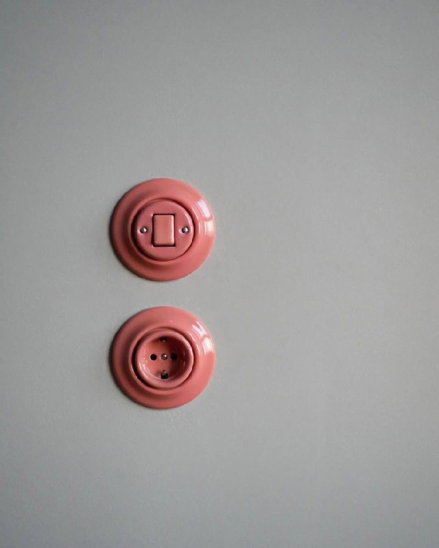 А что, если сделать выключатели и розетки акцентами в вашей квартире? Винтажные, цветные, в цвет стен - все это может добавить характера пространст... - изображение 5 - добавить, застройщика, если