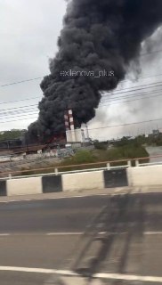 В Туапсе в результате атаки беспилотников произошел пожар на территории морского терминала, сообщил оперштаб Краснодарского края.  ___________________  📱  Туапсе и Пермь: зона отчуждения распространяется? | Пожары замалчиваются, укрытий нет, люди устали