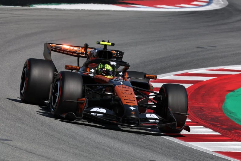 Ландо Норрис признался: да, его McLaren вчера в Барселоне на секунду стал быстре
