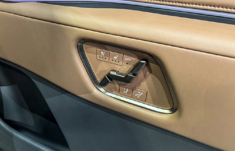 В рамках Токийского автосалона состоялся публичный дебют Toyota Century SUV 5