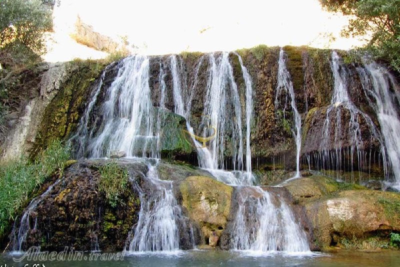 موج خبر لرستان: 💦 آبشاری تماشایی در دل طبیعت لرستان؛ «آبشار گریت»اگر دنبال یک مقصد خنک و چشم‌نواز برای طبیعت‌گردی هستید، آبشار گریت یکی 
