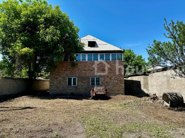 Продажа, дом, 5-комн., 4 сот., 160 м2Адрес: Бишкек, Лебединовка, Урмарал, 4Цена: $160 000 (14 016 000 сом)Тип предложения: от собственникаДом: кирпичный, 2010г.Кол-во этажей: 2Площадь: 160 м2Площадь у